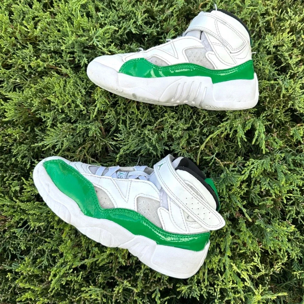 Nike Kids Jumpman Trey Two Athletic Shoes Size 11 White‎ Lucky Green Sneakers
